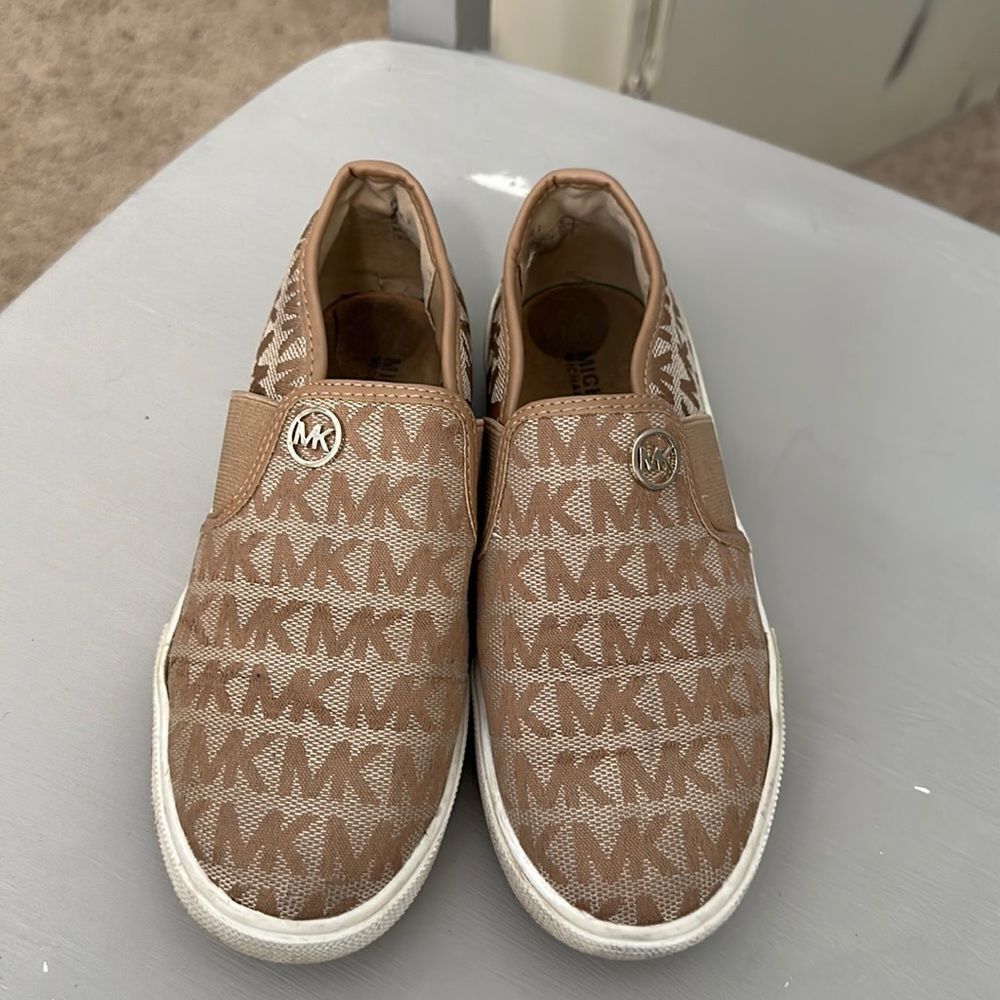 Michael Kors Girls Slip On Sneakers Tan MK Logo Shoes Size 2